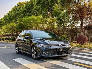 Volkswagen Golf GTI 2021 380TSI DSG GTI экстерьер фото 3 Volkswagen Golf GTI 2021 380TSI DSG GTI экстерьер фото 3