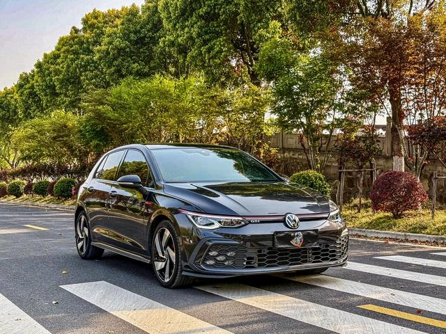 Volkswagen Golf GTI 2021 380TSI DSG GTI экстерьер фото 3 Volkswagen Golf GTI 2021 380TSI DSG GTI экстерьер фото 3