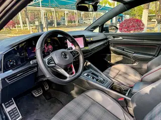 Volkswagen Golf GTI 2021 380TSI DSG GTI интерьер фото 9 Volkswagen Golf GTI 2021 380TSI DSG GTI интерьер фото 9