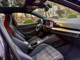 Volkswagen Golf GTI 2021 380TSI DSG GTI интерьер фото 11 Volkswagen Golf GTI 2021 380TSI DSG GTI интерьер фото 11
