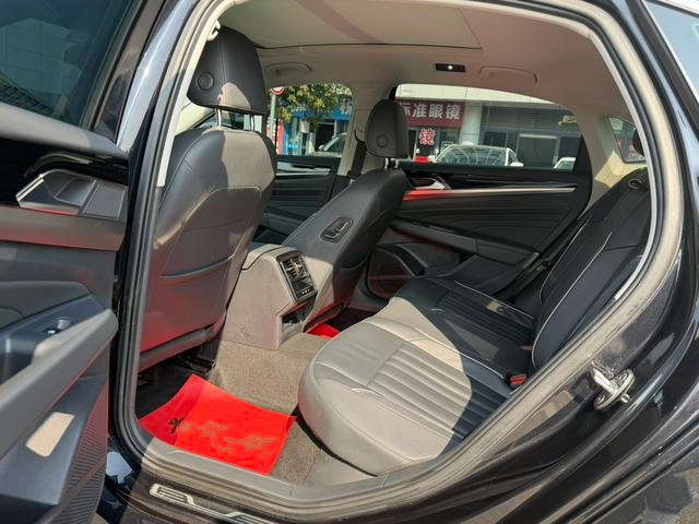 Volkswagen Passat 2023 Restyling 330TSI Elite Edition exterior photo 7
