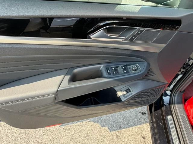 Volkswagen Passat 2023 Restyling 330TSI Elite Edition interior photo 12
