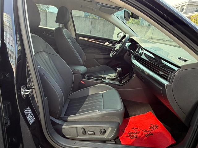 Volkswagen Passat 2023 Restyling 330TSI Elite Edition interior photo 14