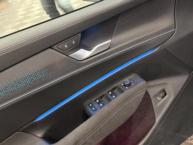 Volkswagen Passat 2025 Pro 380TSI Edición Starry Sky Dragon Zun interior foto 15 Volkswagen Passat 2025 Pro 380TSI Edición Starry Sky Dragon Zun interior foto 15