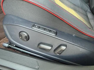 Volkswagen Golf GTI 2023 380TSI DSG GTI interior photo 10