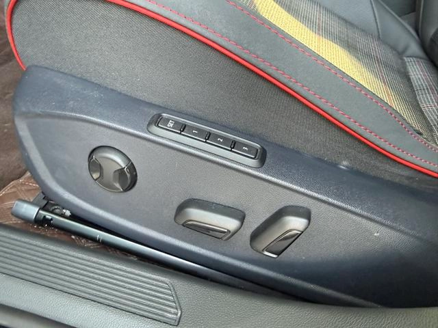 Volkswagen Golf GTI 2023 380TSI DSG GTI interior photo 10
