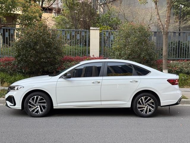 Volkswagen Lavida 2024 300TSI DSG Звездное небо экстерьер фото 3 Volkswagen Lavida 2024 300TSI DSG Звездное небо экстерьер фото 3