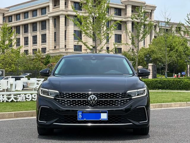 Volkswagen Passat 2023 Restyling 330TSI Star Deluxe Edition exterior photo 2
