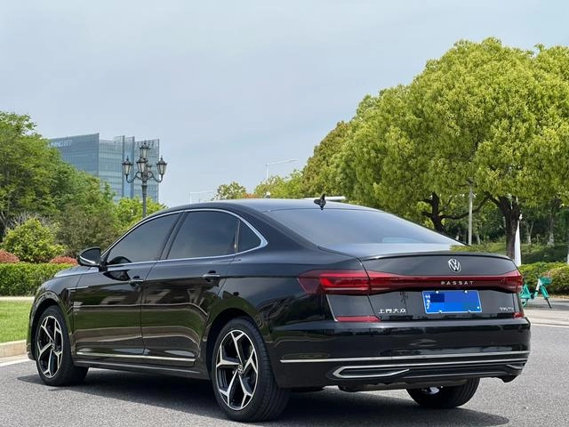 Volkswagen Passat 2023 Restyling 330TSI Star Deluxe Edition exterior photo 7