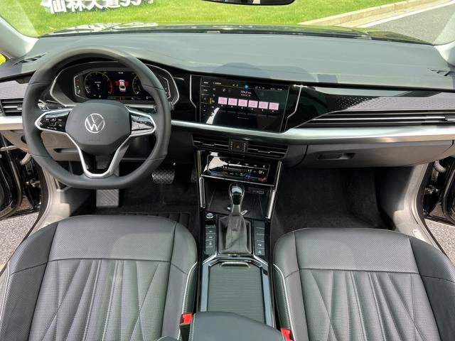 Volkswagen Passat 2023 Restyling 330TSI Star Deluxe Edition interior photo 12
