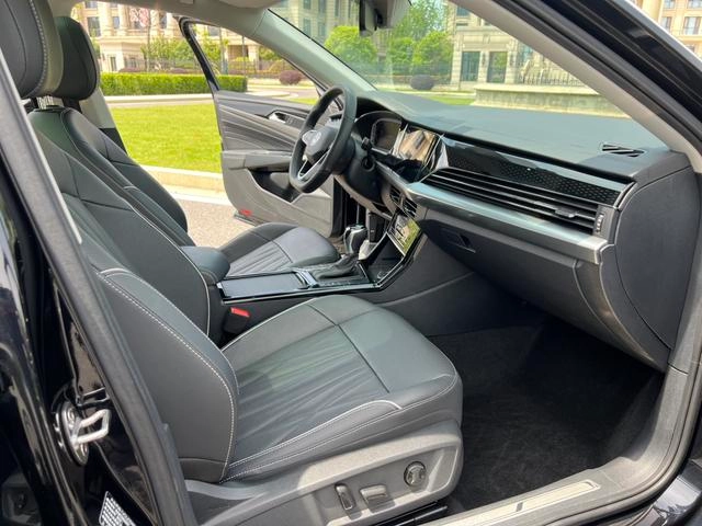 Volkswagen Passat 2023 Restyling 330TSI Star Deluxe Edition interior photo 13