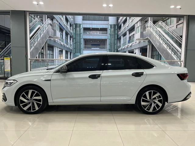 Volkswagen Sagitar 2024 300TSI DSG Premium Edition interior photo 8