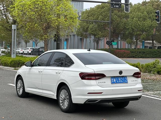 Volkswagen Lavida 2022 1.5L Versión automática de confort exterior foto 4