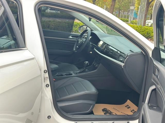 Volkswagen Lavida 2022 1.5L Versión automática de confort interior foto 17