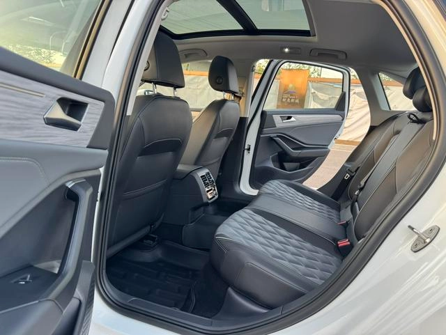 Volkswagen Sagitar 2025 300TSI DSG Premium Edition exterior photo 5