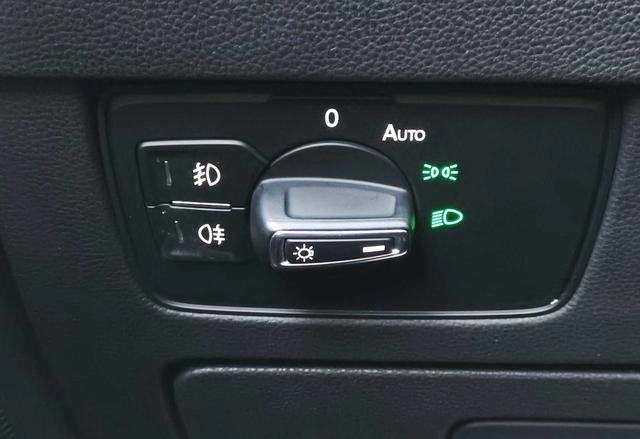 Volkswagen Magotan 2020 330TSI DSG Leading Type interior photo 14