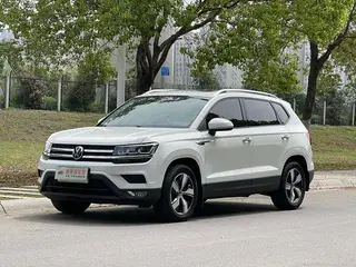 Volkswagen Tharu 2021 280TSI Versión cómoda con tracción en dos ruedas