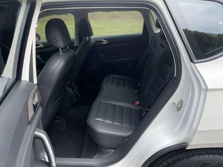 Volkswagen Tharu 2021 280TSI Versión cómoda con tracción en dos ruedas interior foto 12