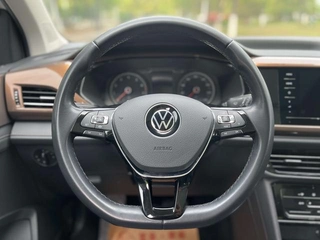Volkswagen Tharu 2021 280TSI Versión cómoda con tracción en dos ruedas interior foto 15