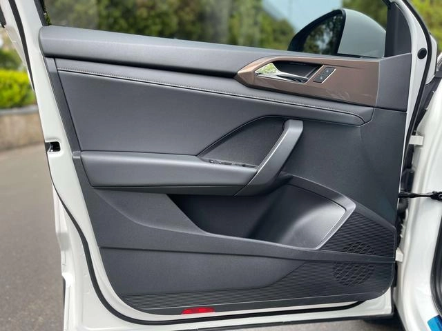 Volkswagen Tharu 2021 280TSI Versión cómoda con tracción en dos ruedas interior foto 16