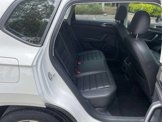 Volkswagen Tharu 2021 280TSI Versión cómoda con tracción en dos ruedas interior foto 17