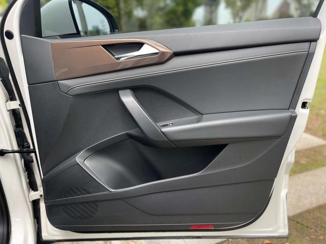 Volkswagen Tharu 2021 280TSI Versión cómoda con tracción en dos ruedas interior foto 19