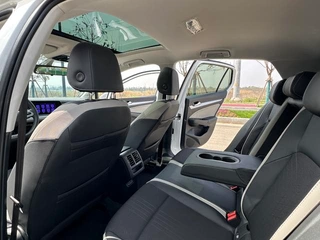 Volkswagen Golf 2023 280TSI DSG Pro exterior foto 10