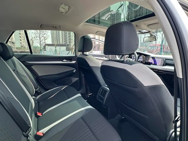 Volkswagen Golf 2023 280TSI DSG Pro interior foto 11