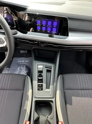 Volkswagen Golf 2023 280TSI DSG Pro interior foto 14