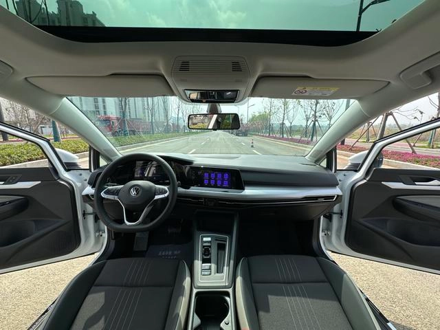 Volkswagen Golf 2023 280TSI DSG Pro interior foto 15