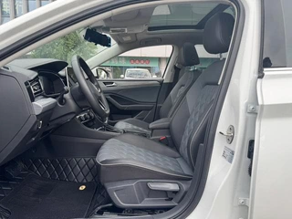 Volkswagen Sagitar 2024 300TSI DSG Premium Edition interior photo 11