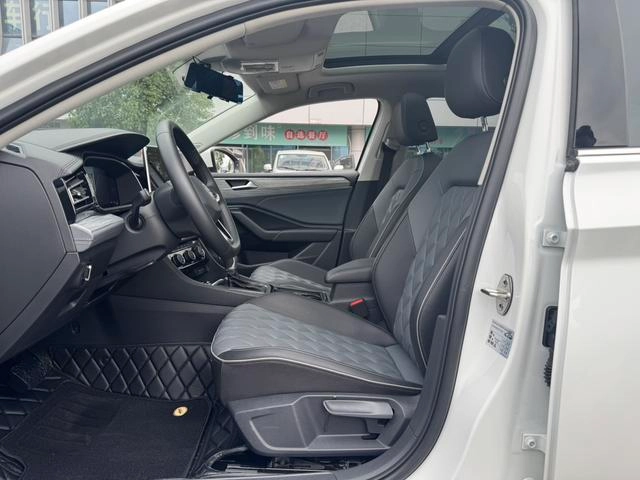 Volkswagen Sagitar 2024 300TSI DSG Premium Edition interior photo 11