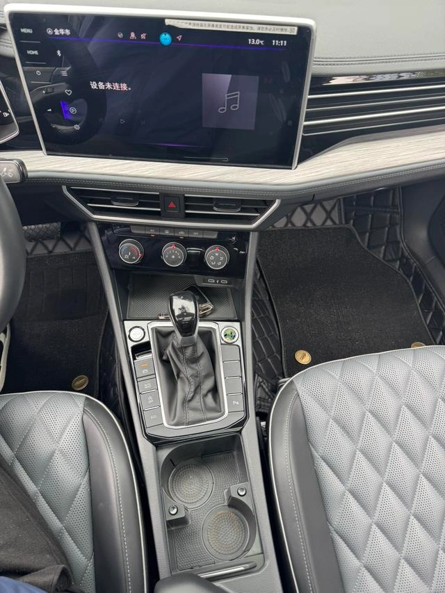 Volkswagen Sagitar 2024 300TSI DSG Premium Edition interior photo 16