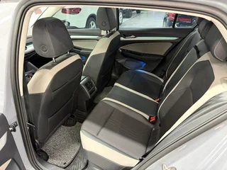 Volkswagen Golf 2021 280TSI DSG 30 Edición de aniversario interior foto 9
