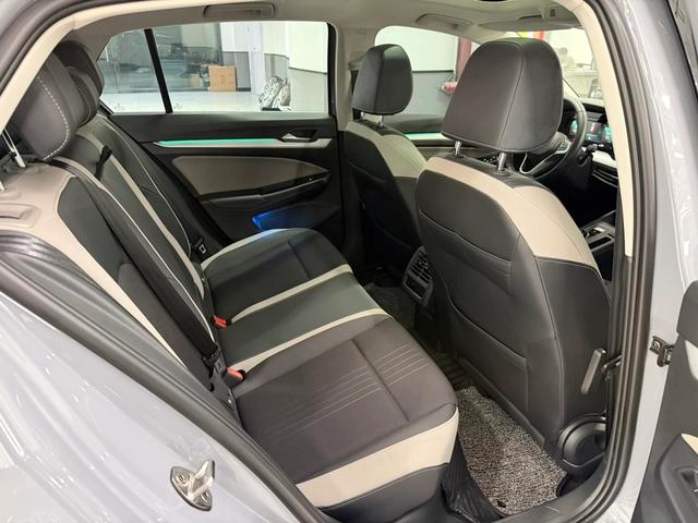 Volkswagen Golf 2021 280TSI DSG 30 Edición de aniversario interior foto 12
