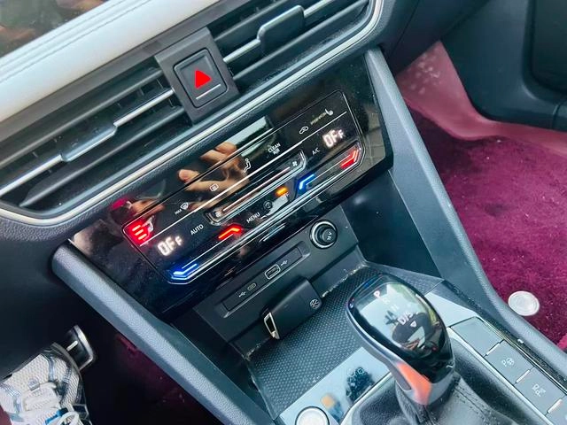 Volkswagen Tiguan L 2024 Expart 330TSI Deux roues motrices R-Line Version Long Yao intérieur photo 9