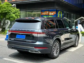 Lincoln Aviator 2022 3.0T V6 Четырехприводное столетие ограниченное издание экстерьер фото 3