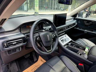 Lincoln Aviator 2022 3.0T V6 Четырехприводное столетие ограниченное издание интерьер фото 10