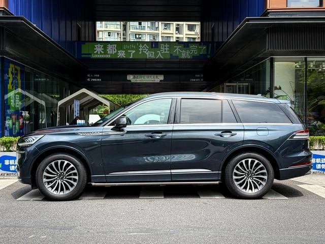Lincoln Aviator 2022 3.0T V6 Четырехприводное столетие ограниченное издание интерьер фото 12