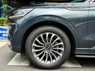 Lincoln Aviator 2022 3.0T V6 Четырехприводное столетие ограниченное издание интерьер фото 13