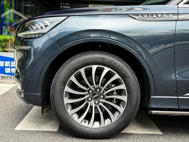 Lincoln Aviator 2022 3.0T V6 Четырехприводное столетие ограниченное издание интерьер фото 13