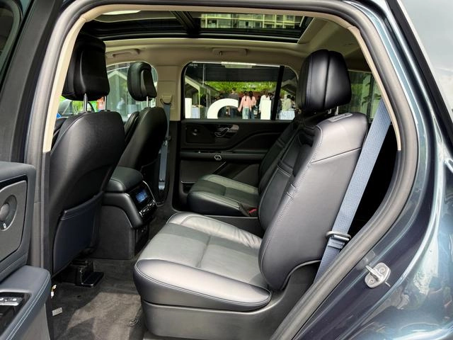 Lincoln Aviator 2022 3.0T V6 Четырехприводное столетие ограниченное издание интерьер фото 15
