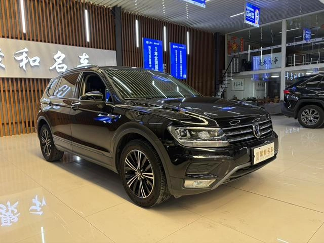 Volkswagen Tiguan L 2021 280TSI Versión inteligente con tracción automática en dos ruedas exterior foto 3