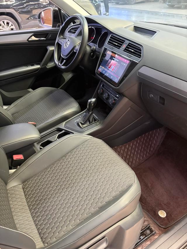Volkswagen Tiguan L 2021 280TSI Versión inteligente con tracción automática en dos ruedas exterior foto 6