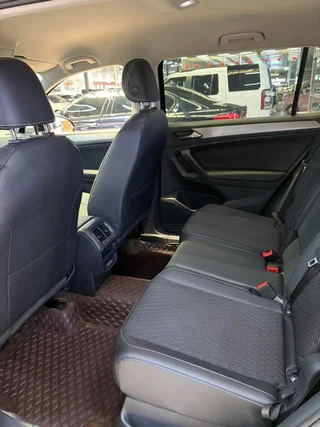 Volkswagen Tiguan L 2021 280TSI Versión inteligente con tracción automática en dos ruedas interior foto 8