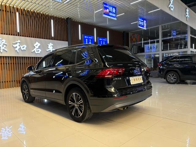Volkswagen Tiguan L 2021 280TSI Versión inteligente con tracción automática en dos ruedas interior foto 12