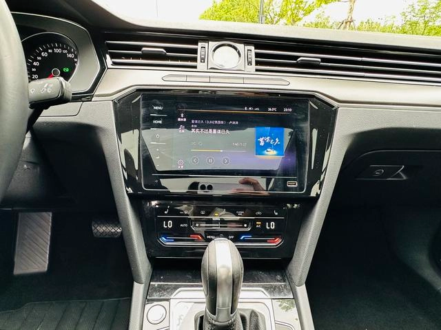 Volkswagen Magotan 2020 330TSI DSG Leading Type interior photo 12