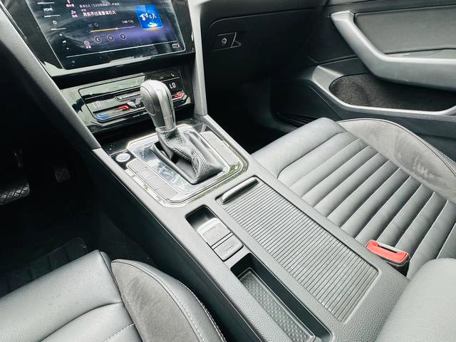 Volkswagen Magotan 2020 330TSI DSG Leading Type interior photo 13