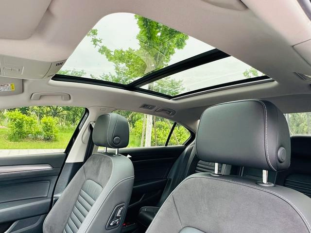 Volkswagen Magotan 2020 330TSI DSG Leading Type interior photo 17