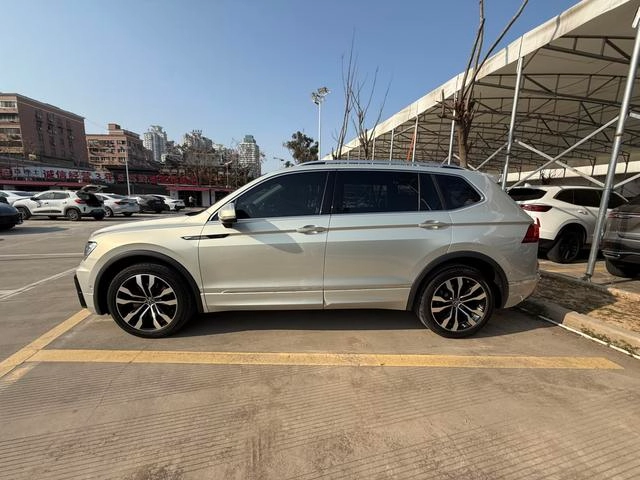 Volkswagen Tiguan L 2021 330TSI Автоматический полный привод R-Line Наслаждайтесь версией экстерьер фото 4